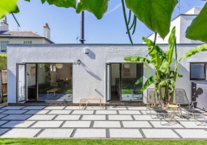 Gorgeous 1BD Balearic-style home with Gardens